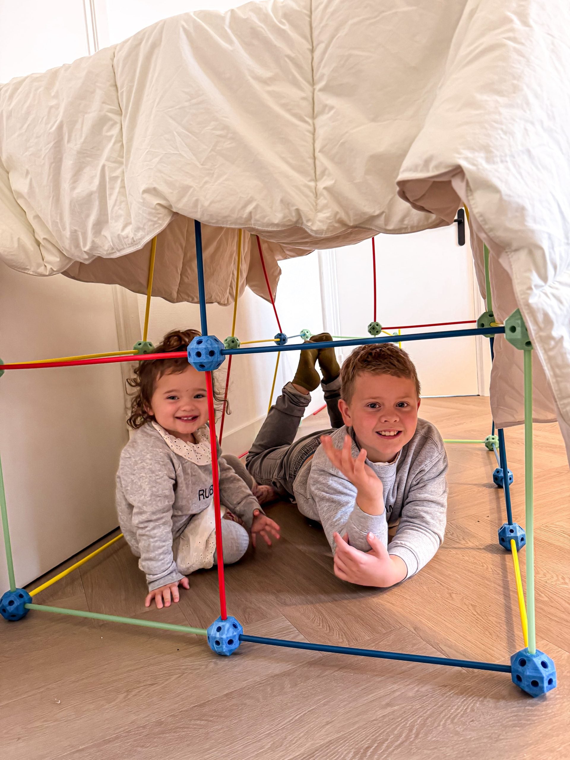 MegaFort bouwwerk: hut of fort gebouwd door kinderen