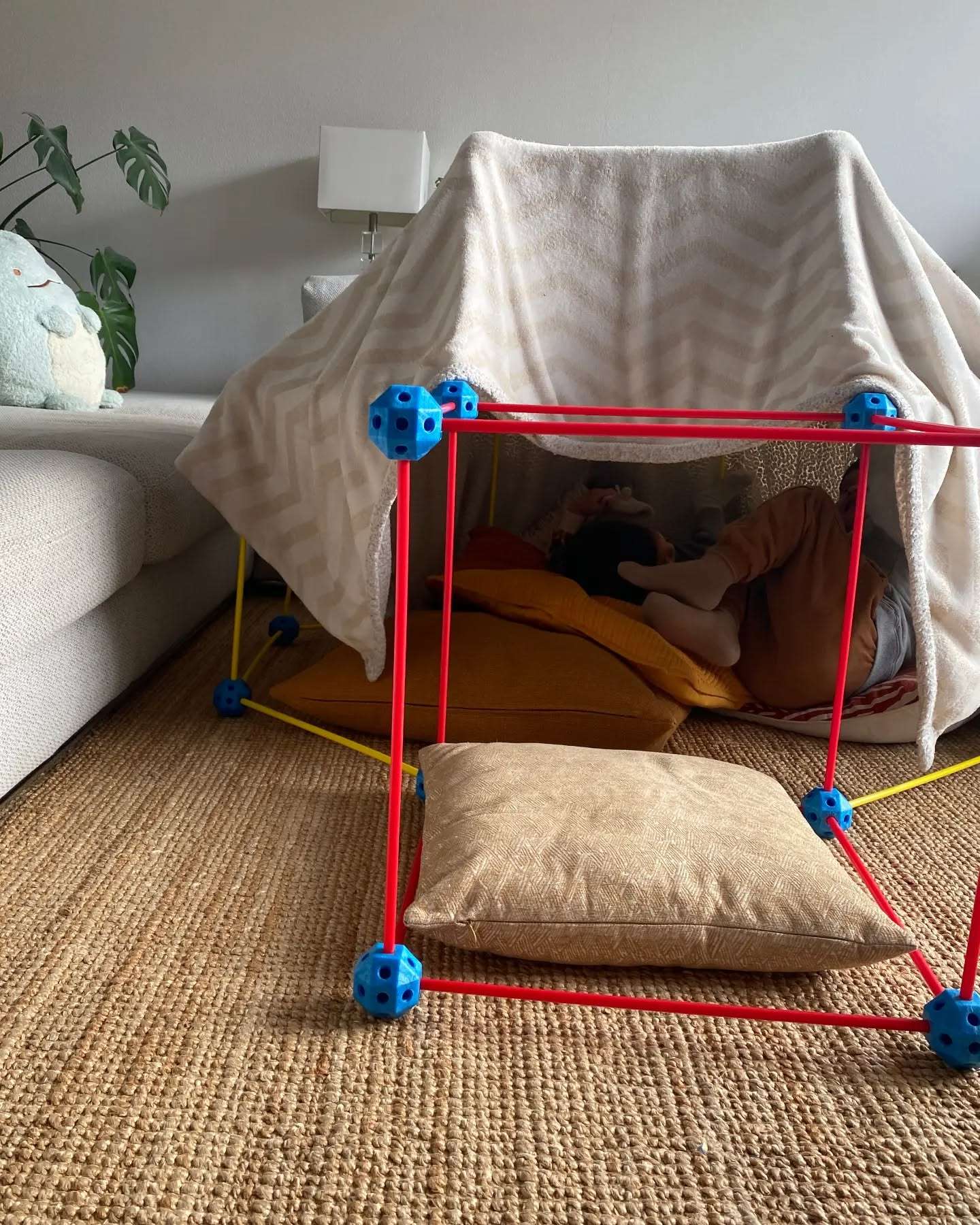 Hut bouwen binnen: 10 ideeën voor in huis (met en zonder dekens)